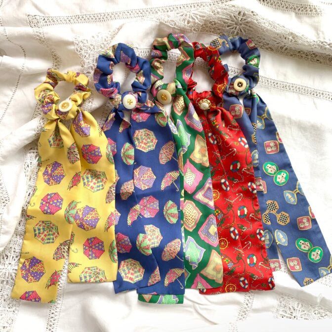 ヴィンテージボタンとデッドストックのリボンシュシュ