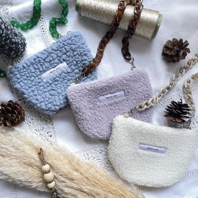 ボアポーチ　ショルダーバッグ　ポシェット　アクリルチェーン